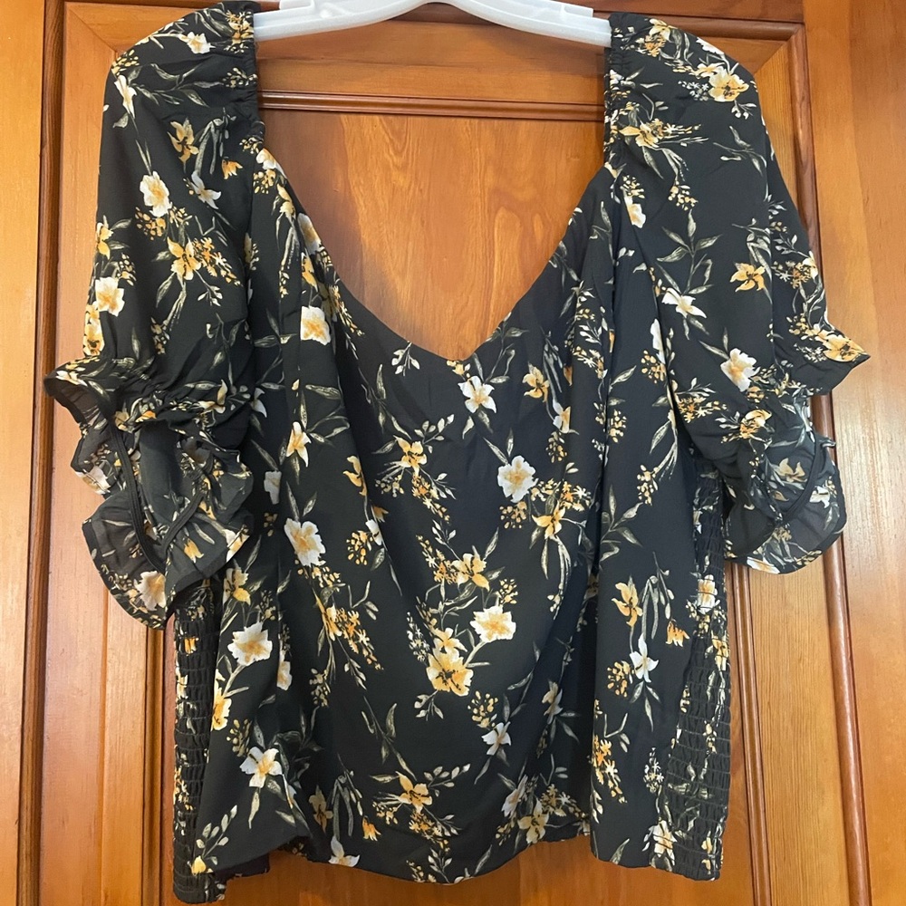 Abercrombie & Fitch Black and Yellow Floral Crop Top